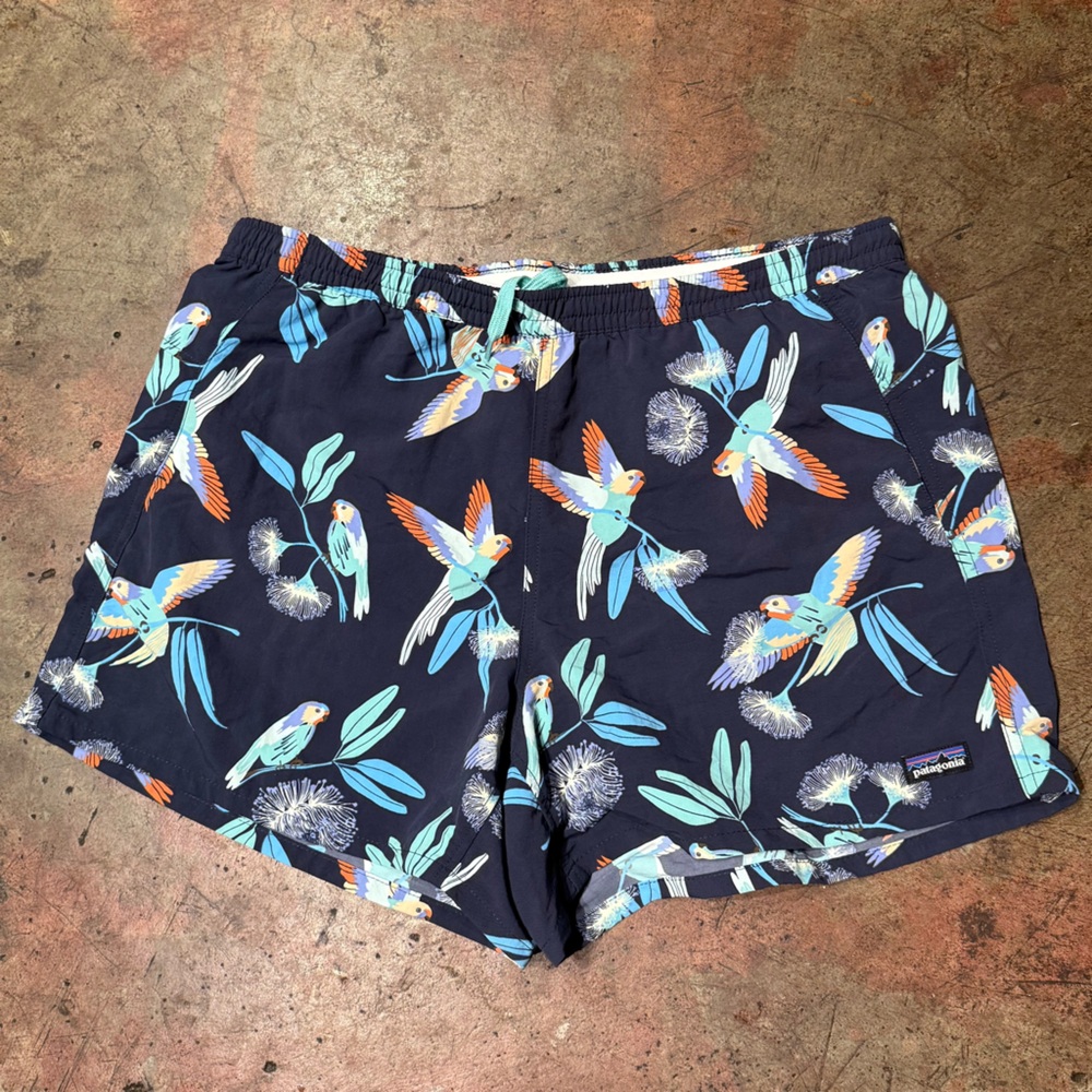 Patagonia woman’s baggy field Shorts bird print